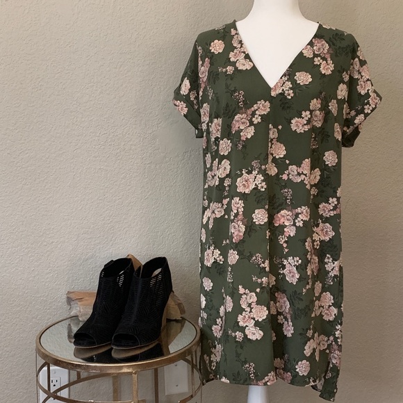 a new day Dresses & Skirts - A New Day Floral Sheath Dress